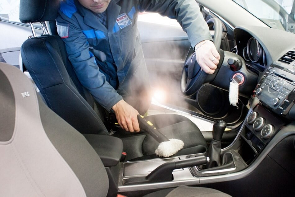 Что чаще всего загрязняет салон и как с этим бороться