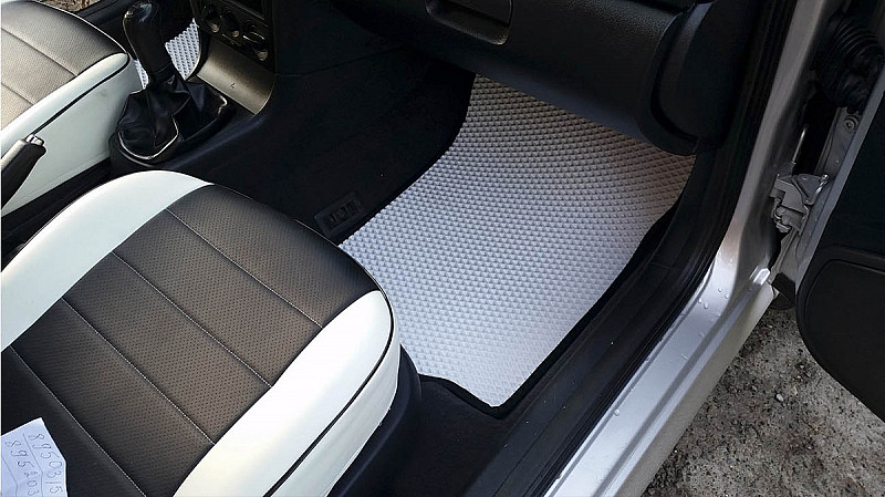 Преимущества использования EVA автоковриков зимой